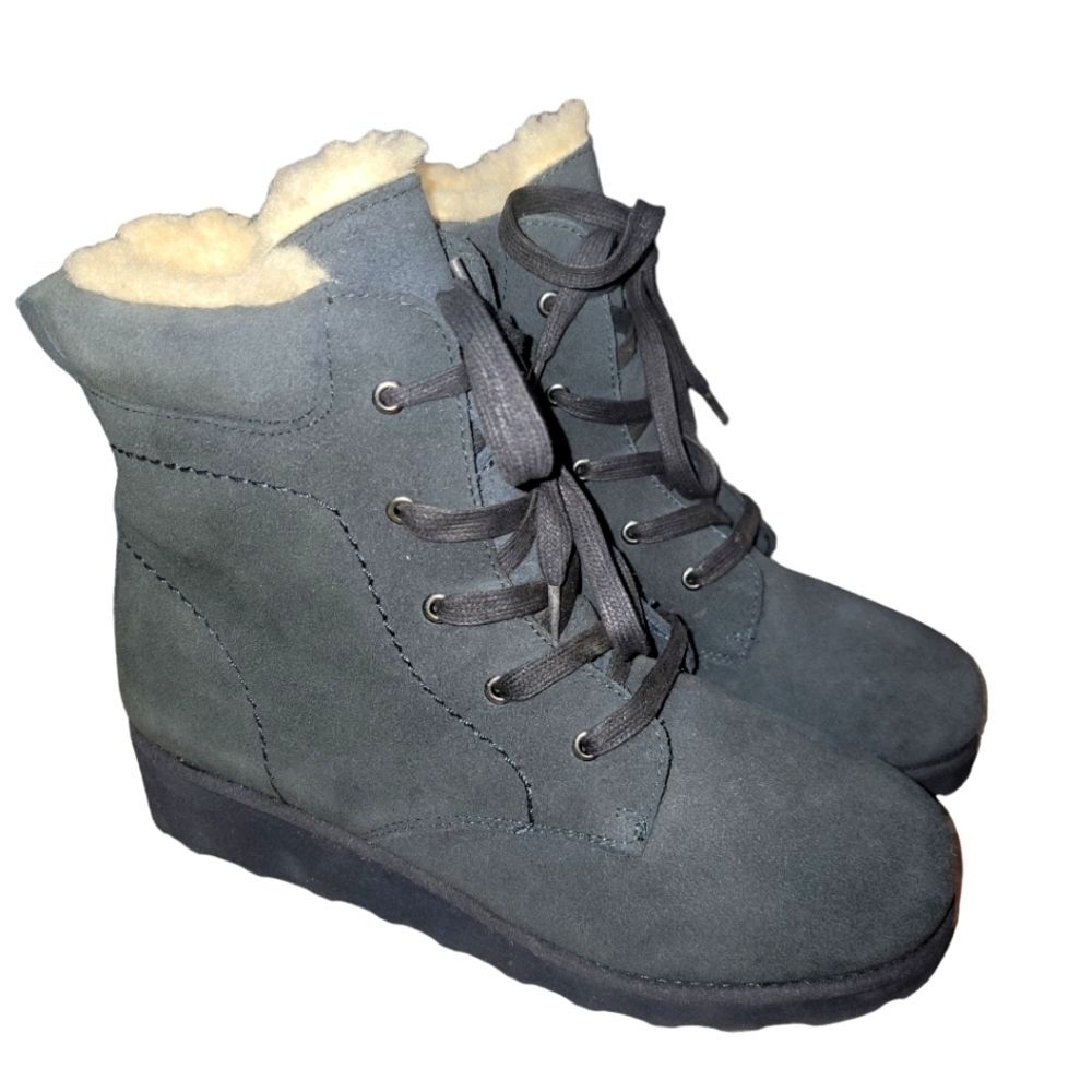 Bearpaw Boots Phoebe Navy Blue Wedge Casual Bootie Nwot size 10